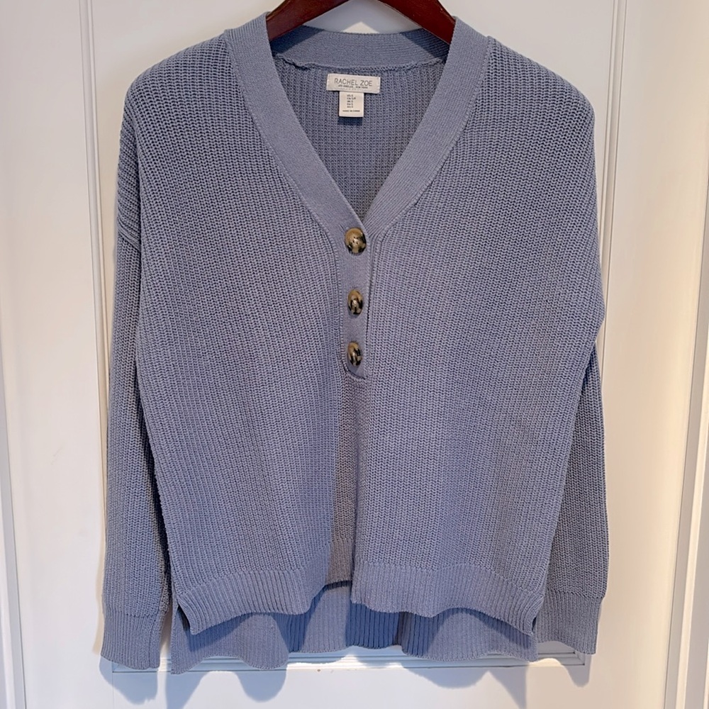 Rachel Zoe V neck pullover Henley sweater in light cornflower blue w/ buttons